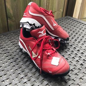 Never worn mizuno fast pitch cleats!